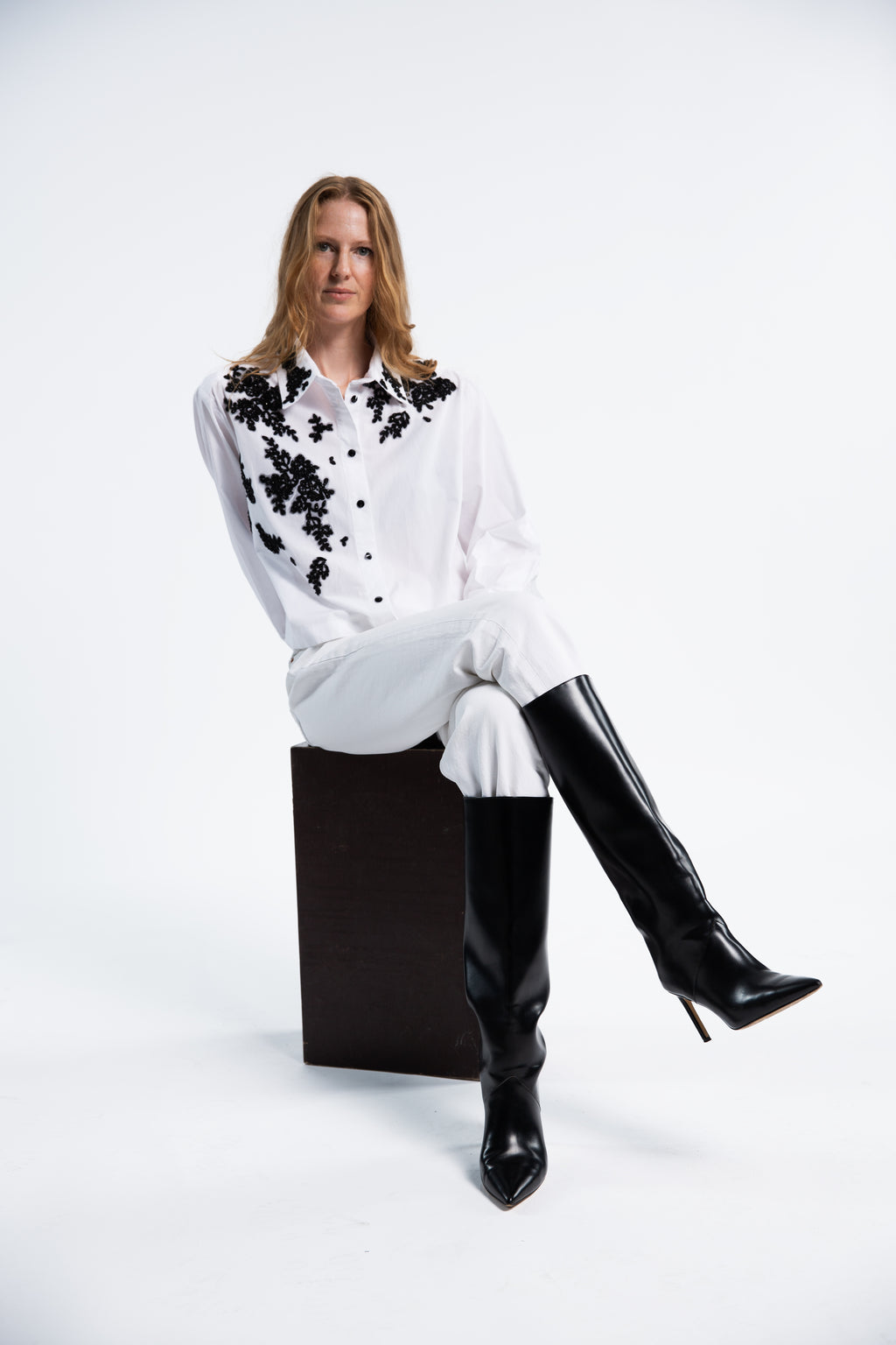 Poplin blouse with lace appliqués