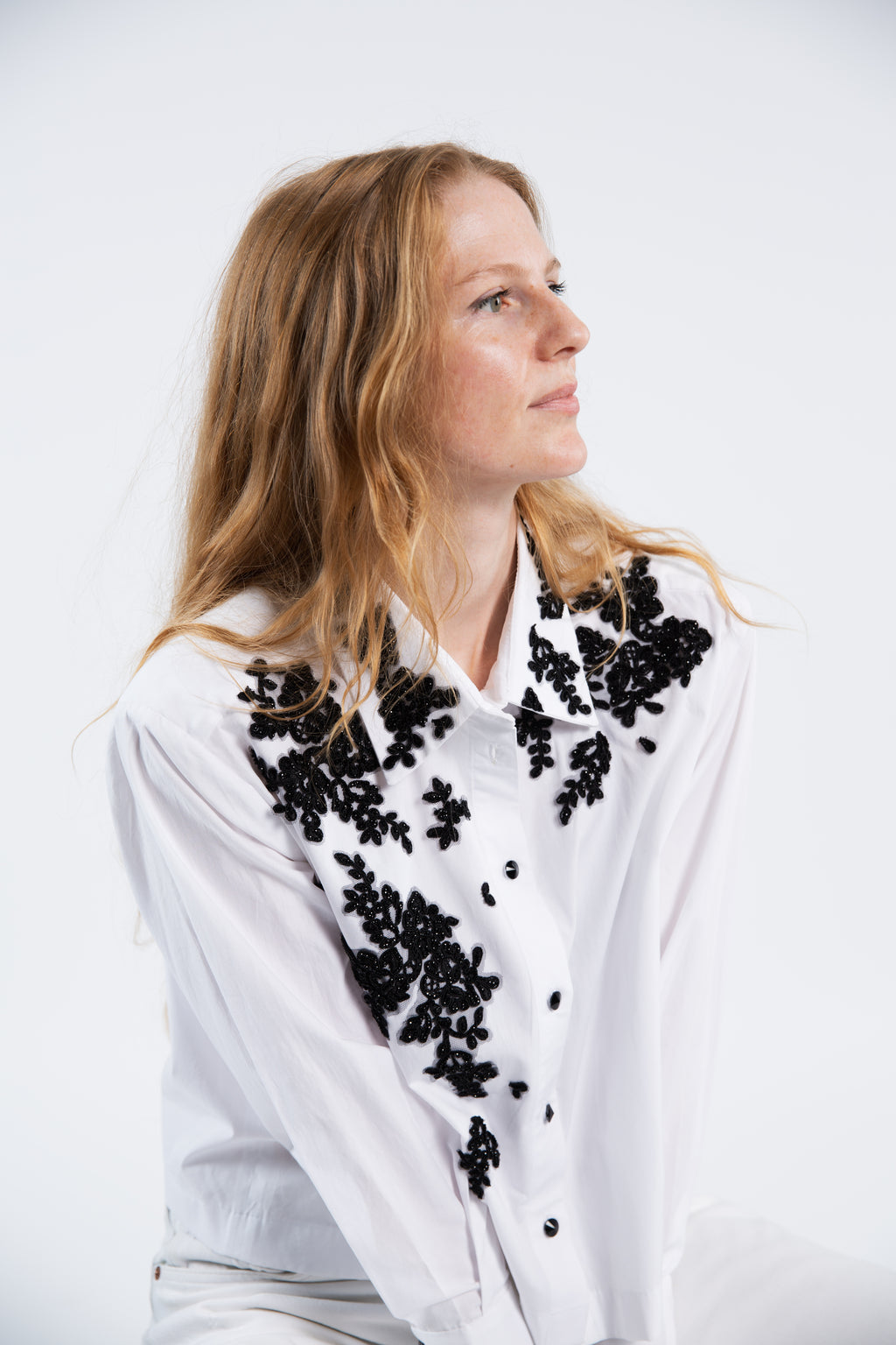 Poplin blouse with lace appliqués