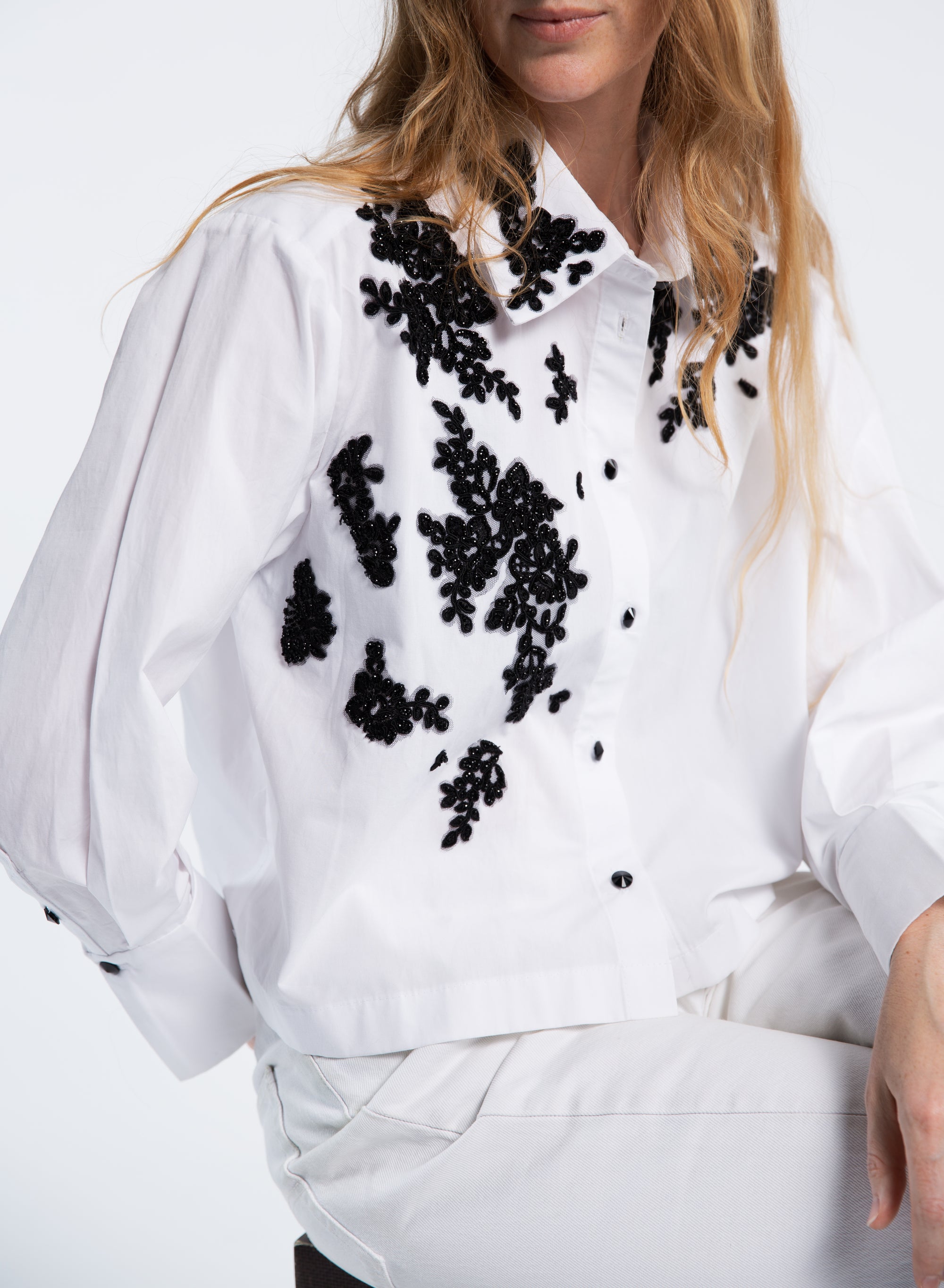Poplin blouse with lace appliqués