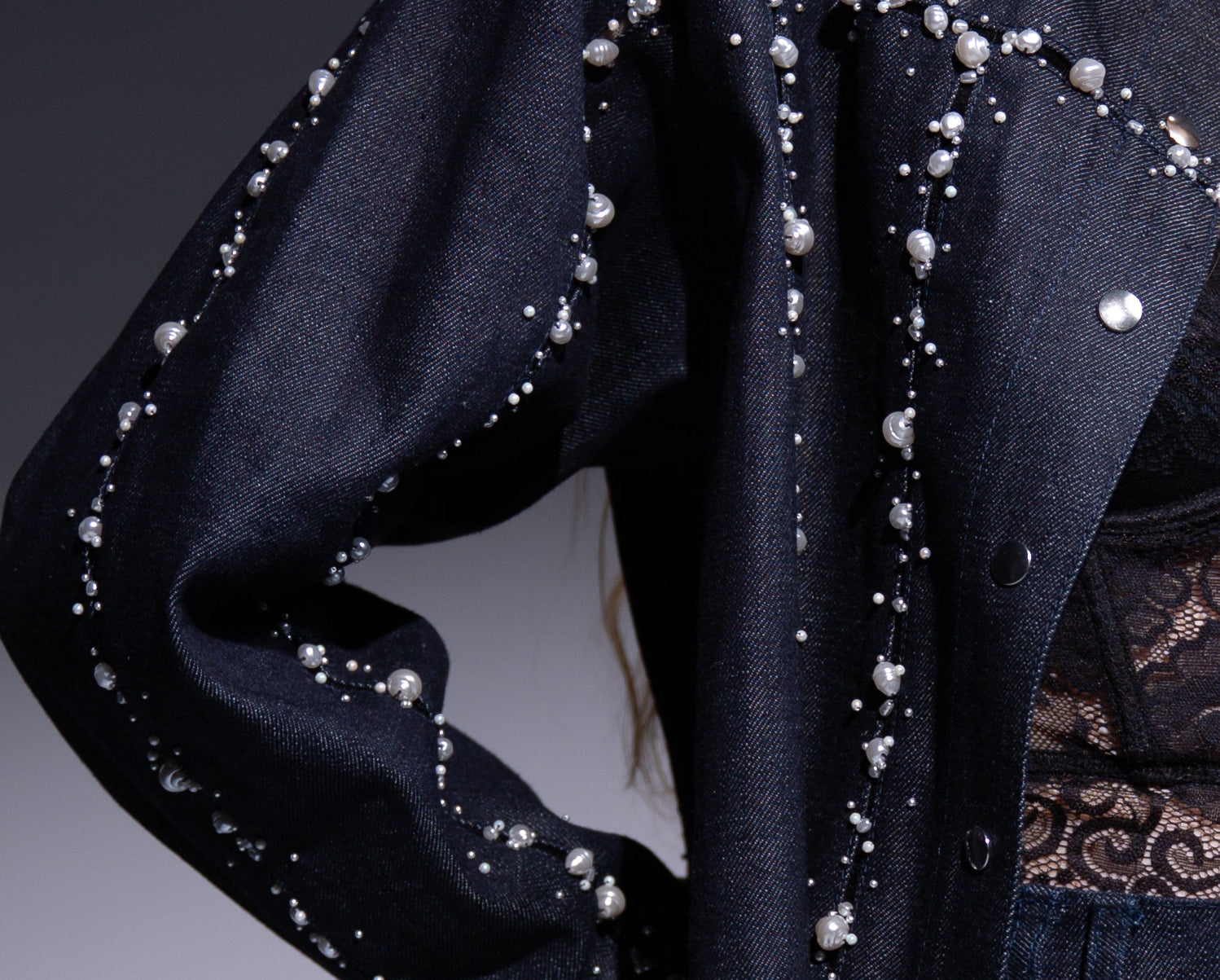 Cropped denim jacket with pearls